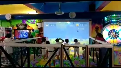 Interactive Wall Projection Ball Throwing Smash Games System